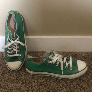 Kelly green Converse